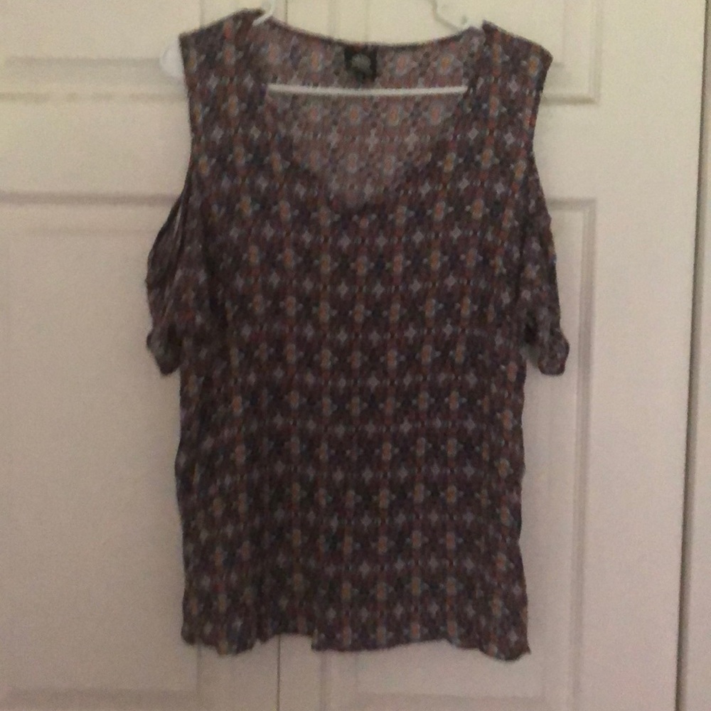 Bobeau medium cold shoulder top